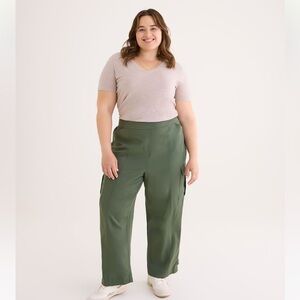 Cropped Straight-Leg Cargo Pant with Adjustable Hem Tab NWT